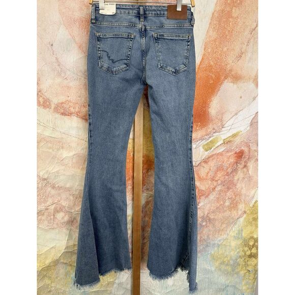 Free People We The Free Emre Low-Rise Flare Jeans - Picture 7 of 12